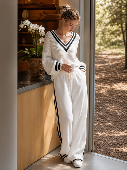 Women's Simple Black And White Color-block V-neck Knitted Casual Suit
