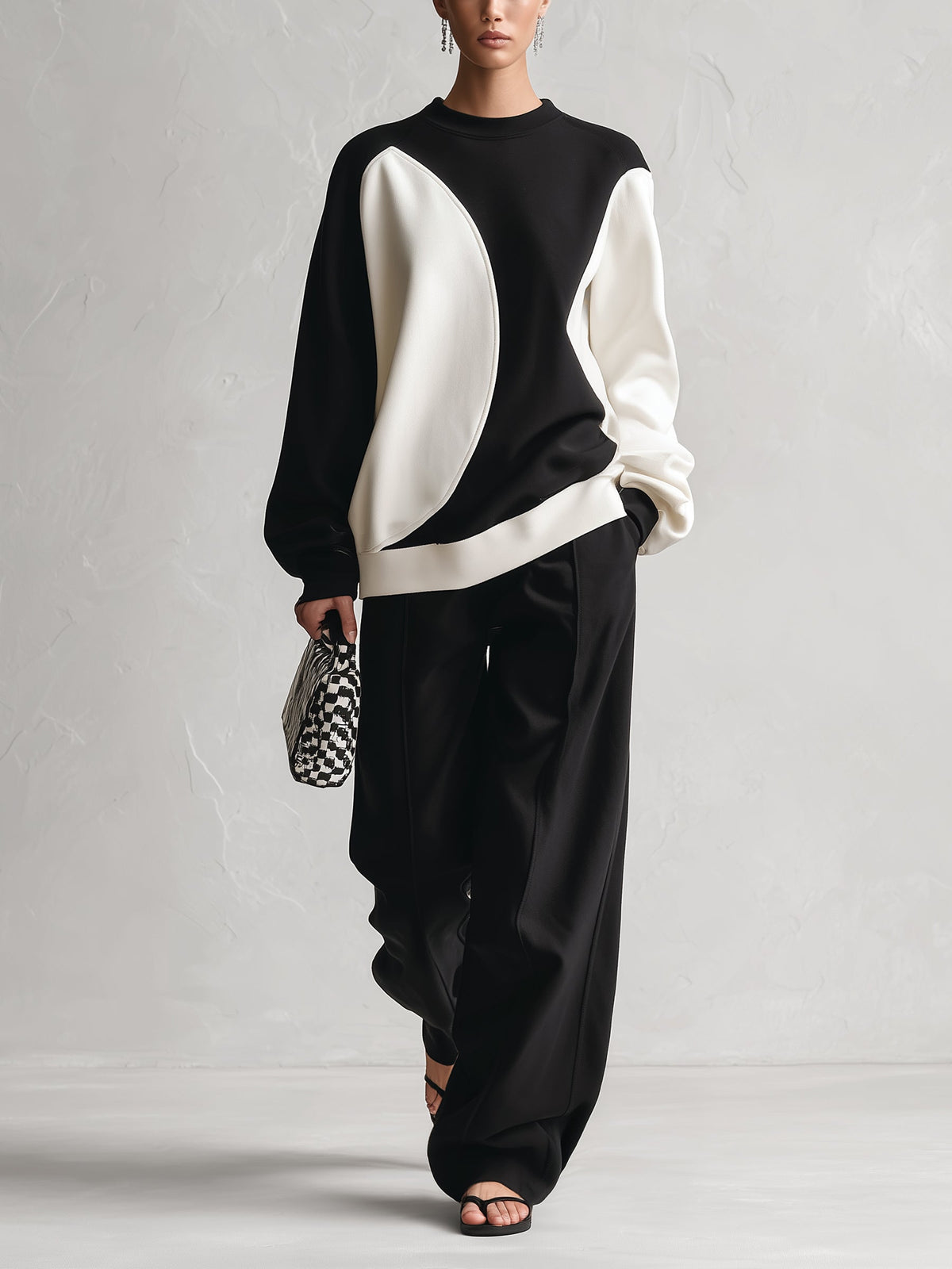 Women's abstract contrast panel sweatshirt in black and ivory